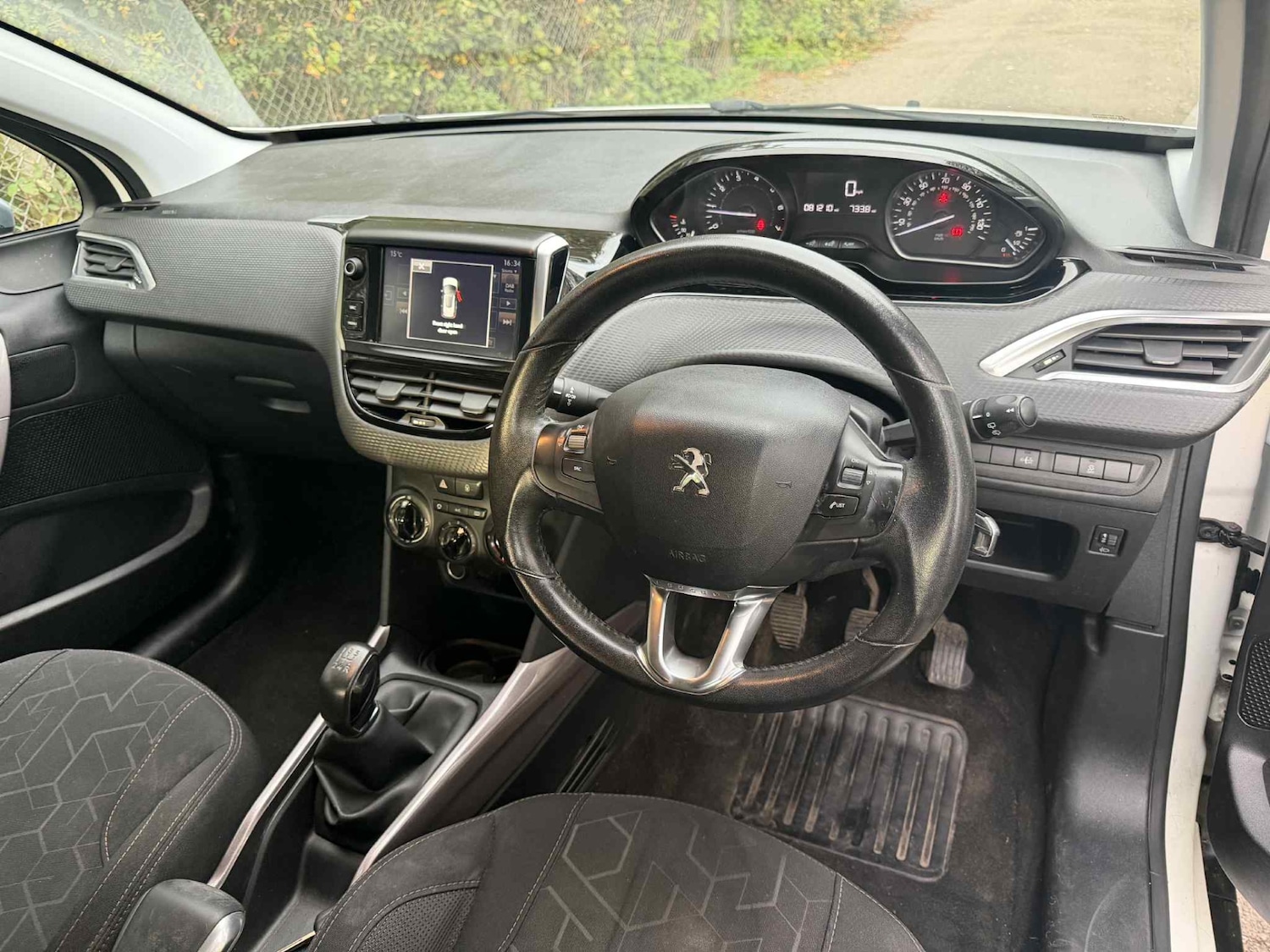 Used Peugeot 2008 2016 for sale - 76477549: Photo 5