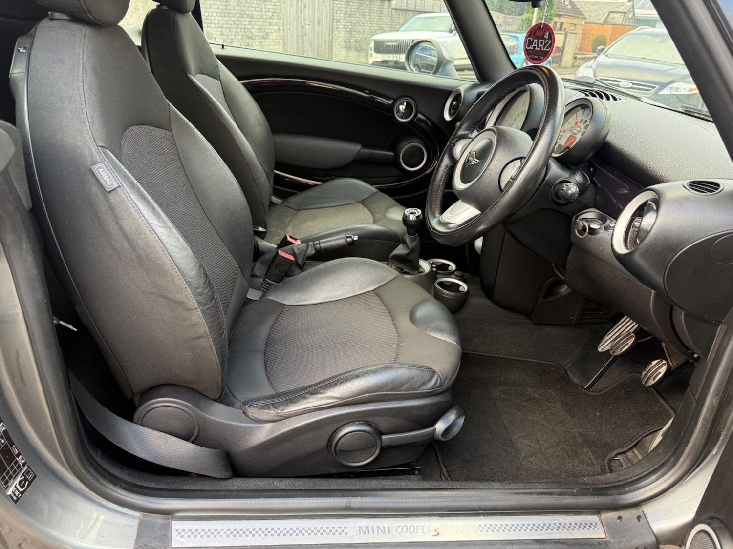 Used MINI Convertible 2009 for sale - 77377688: Photo 10