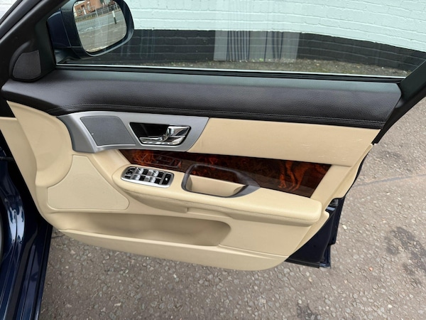 Used Jaguar XF 2013 for sale - 76295279: Photo 10