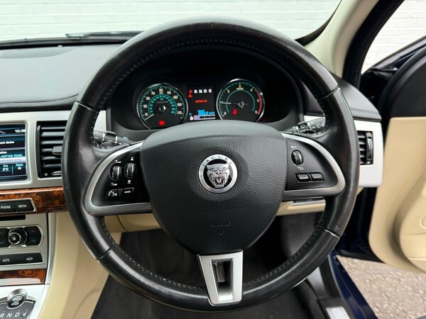 Used Jaguar XF 2013 for sale - 76295279: Photo 8