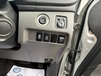 Mitsubishi - L200
