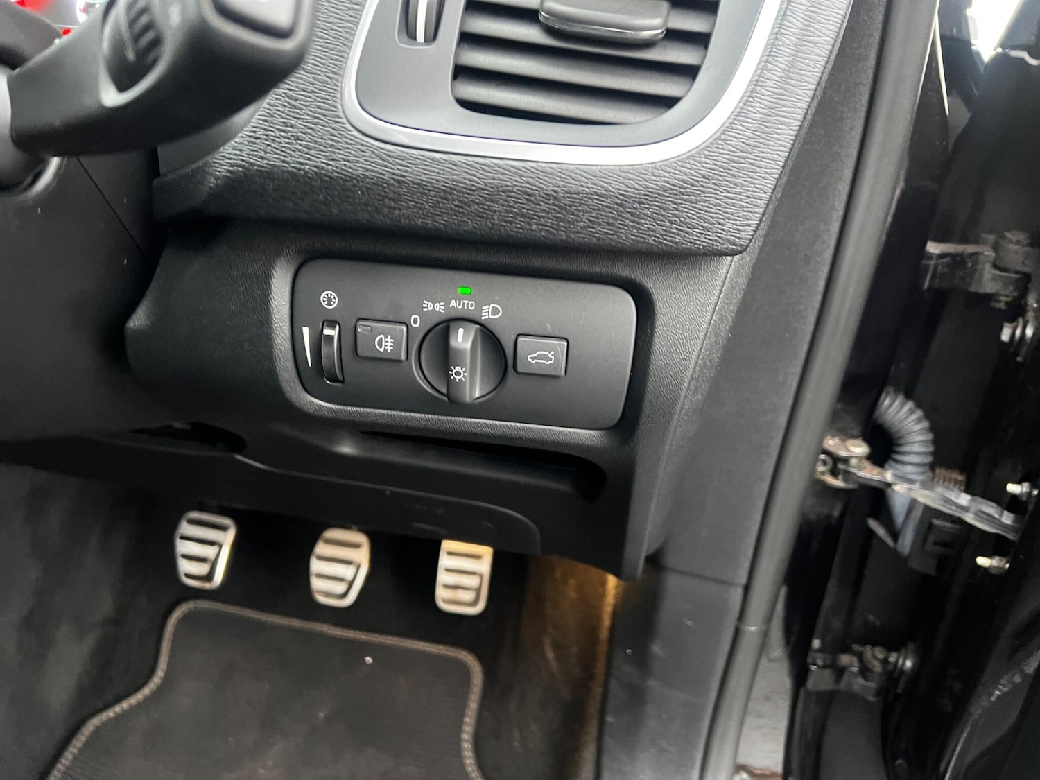 Used Volvo V40 2016 for sale - 77039712: Photo 10