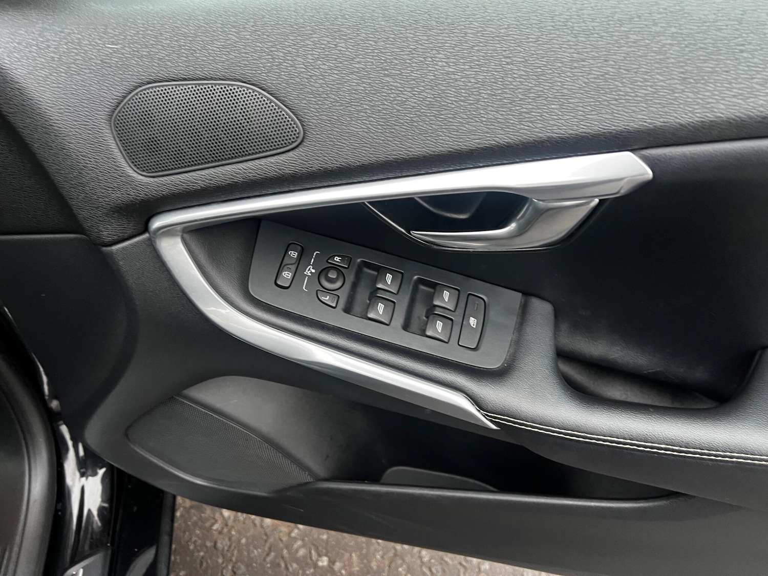 Used Volvo V40 2016 for sale - 77039712: Photo 9