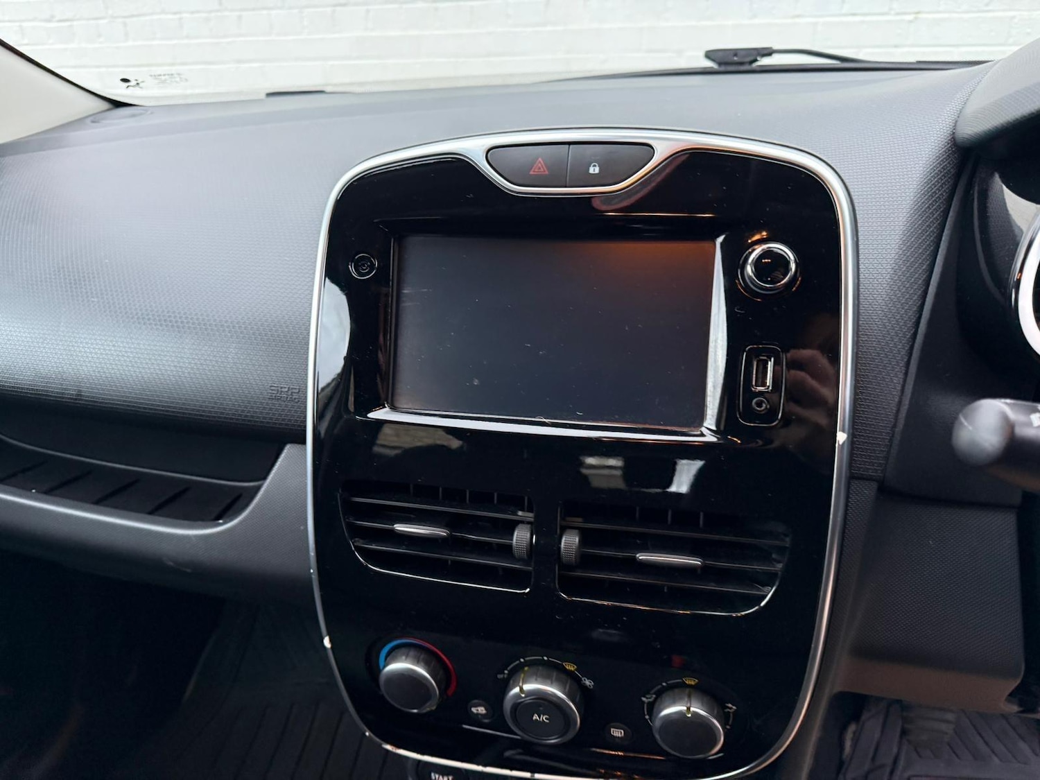 Used Renault Clio 2015 for sale - 77456231: Photo 11