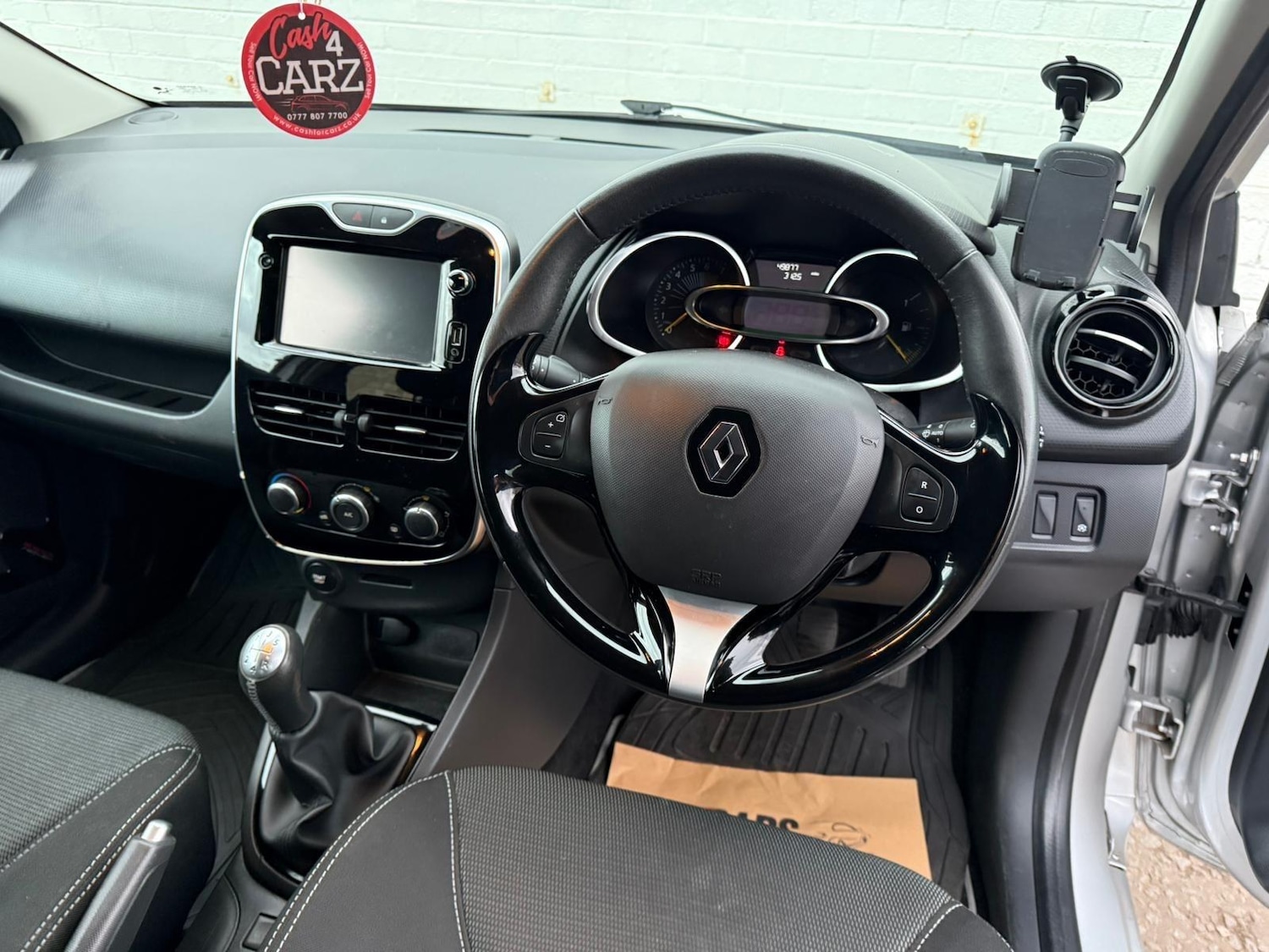 Used Renault Clio 2015 for sale - 77456231: Photo 9