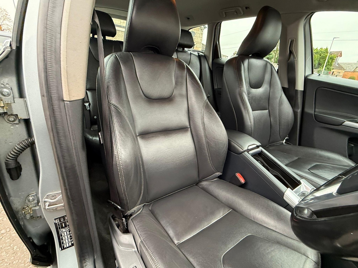 Used Volvo XC60 2015 for sale - 76701527: Photo 10