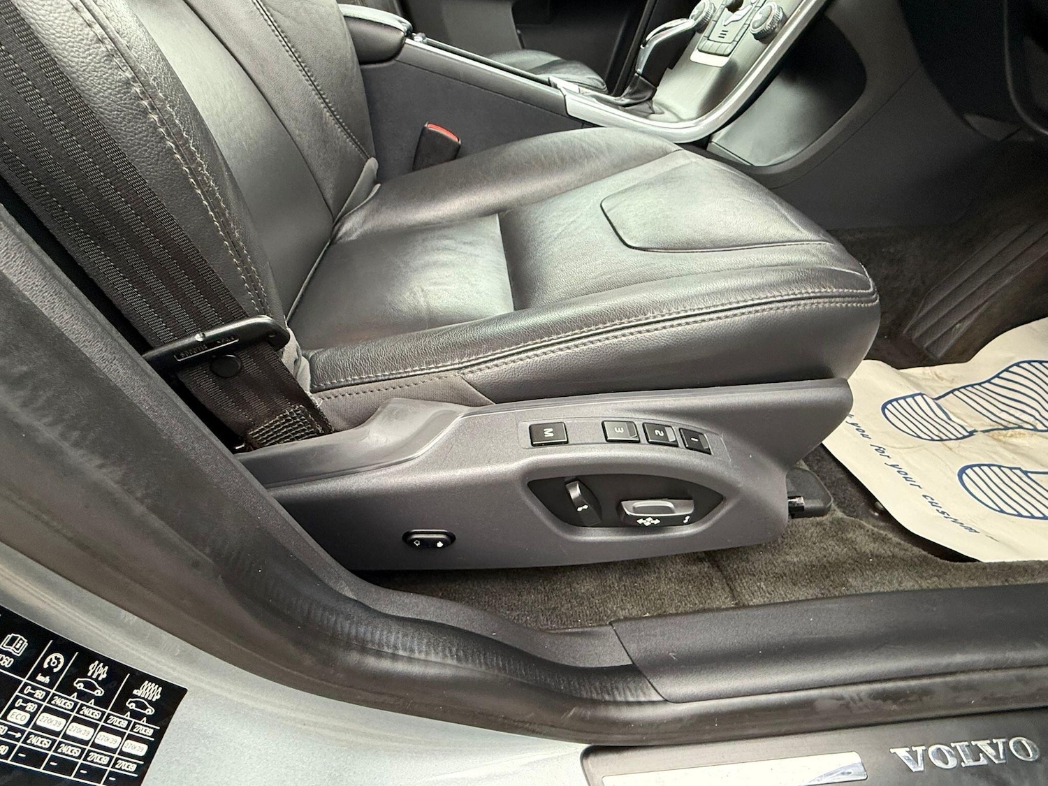 Used Volvo XC60 2015 for sale - 76701527: Photo 11