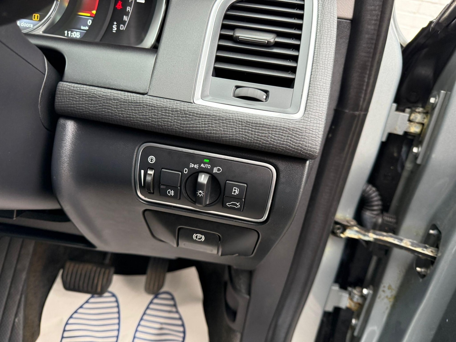 Used Volvo XC60 2015 for sale - 76701527: Photo 15