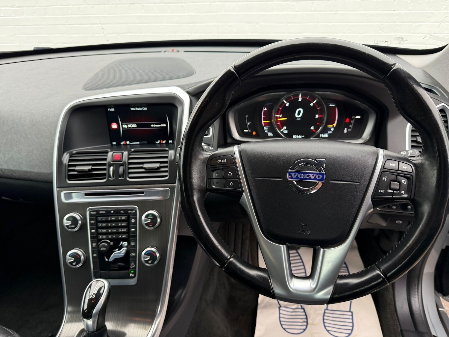 Used Volvo XC60 2015 for sale - 76701527: Photo 8