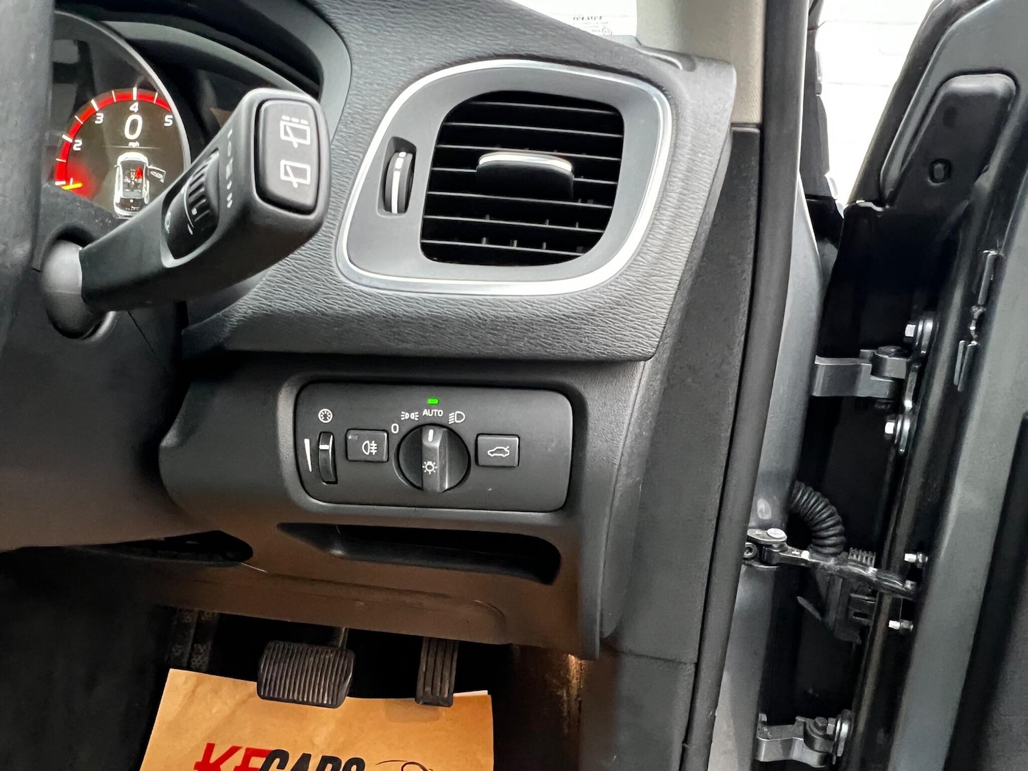 Used Volvo V40 2017 for sale - 77057241: Photo 10