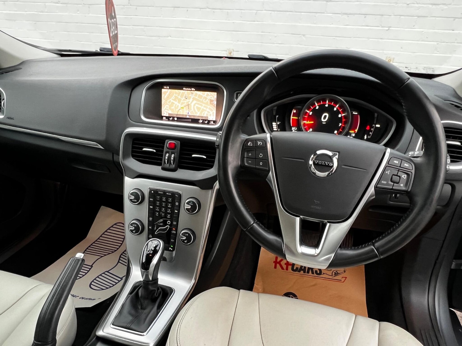 Used Volvo V40 2017 for sale - 77057241: Photo 15