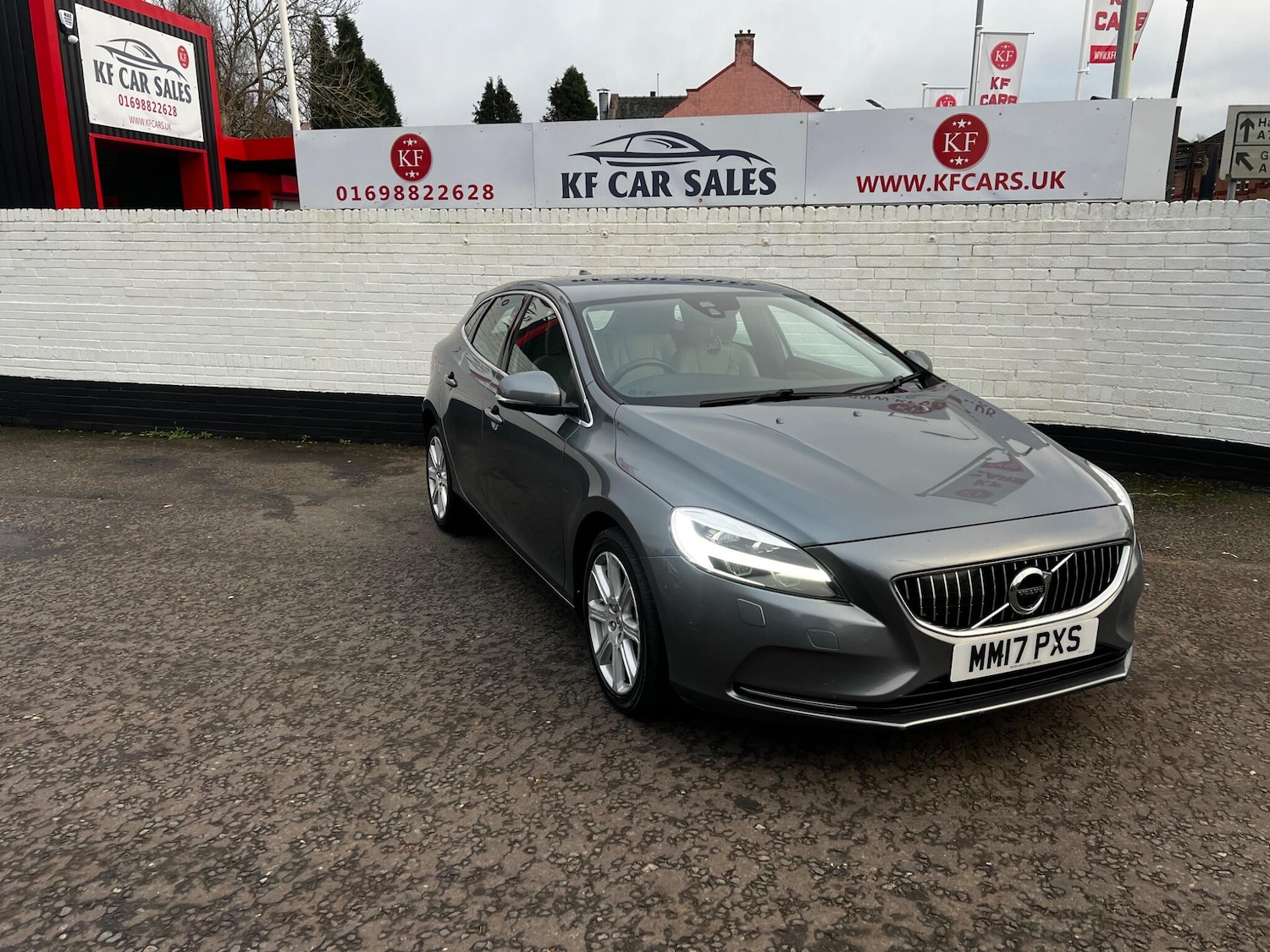 Used Volvo V40 2017 for sale - 77057241: Photo 2