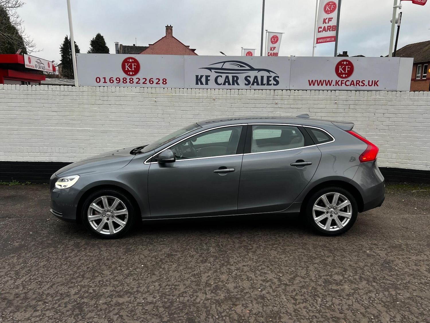 Used Volvo V40 2017 for sale - 77057241: Photo 5