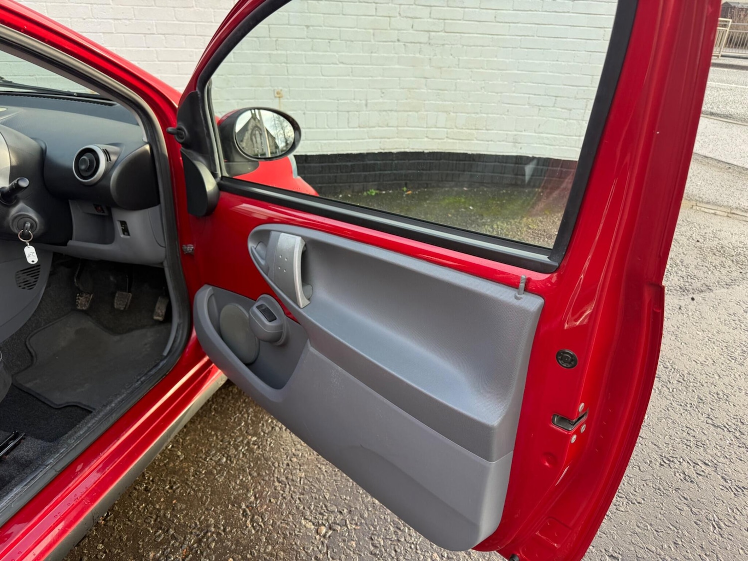 Used Toyota AYGO 2012 for sale - 77156142: Photo 11