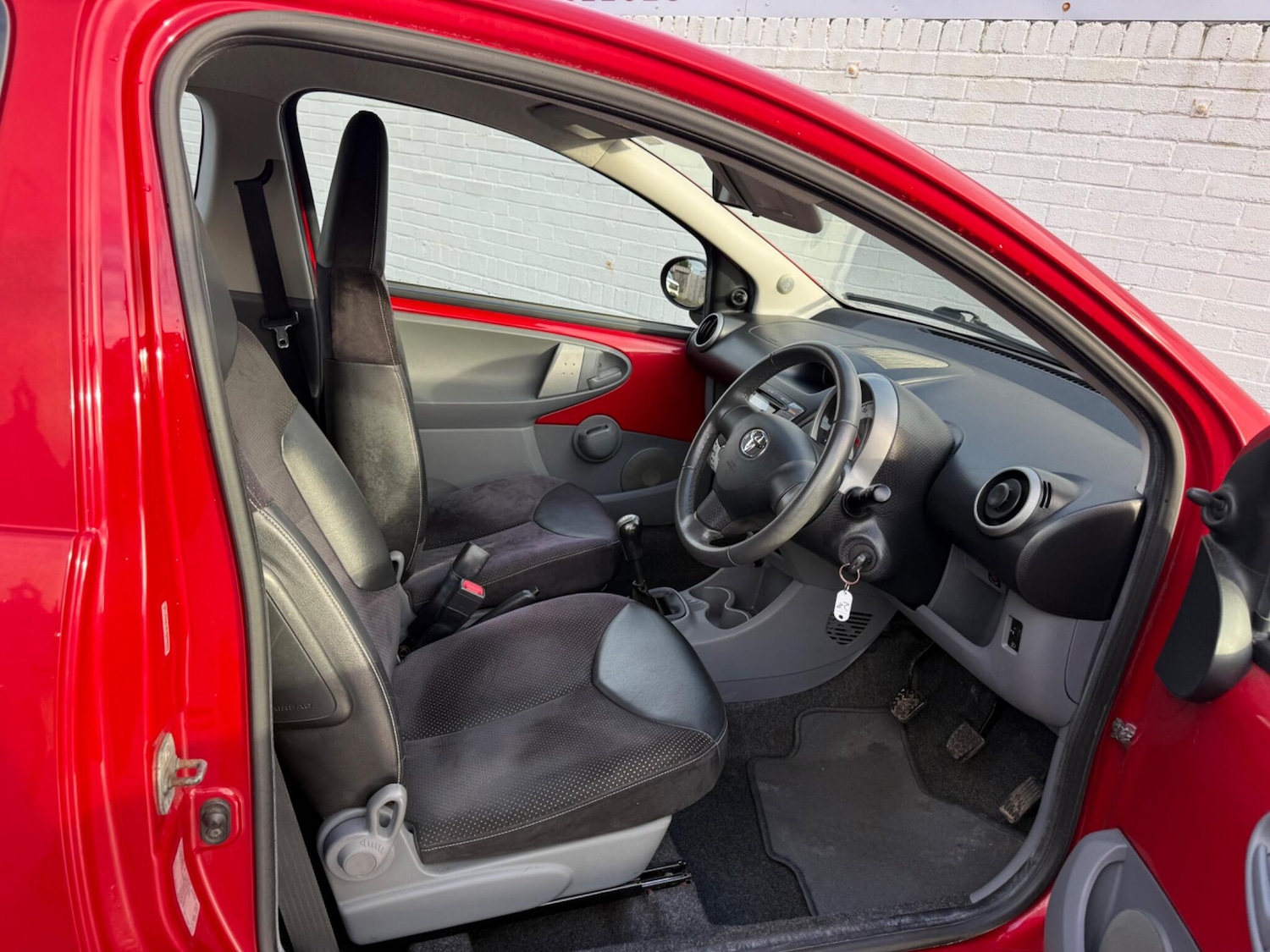 Used Toyota AYGO 2012 for sale - 77156142: Photo 9