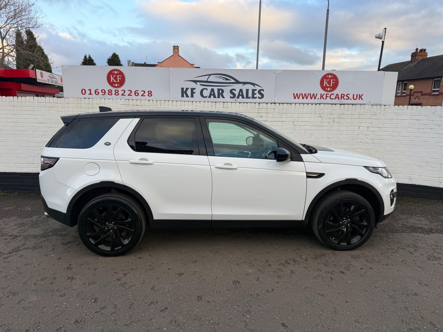 Used Land Rover Discovery Sport 2017 for sale - 77345252: Photo 2