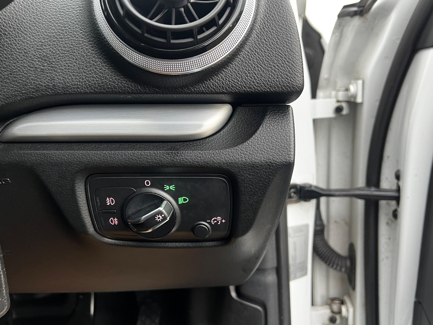 Used Audi A3 2016 for sale - 77057237: Photo 8