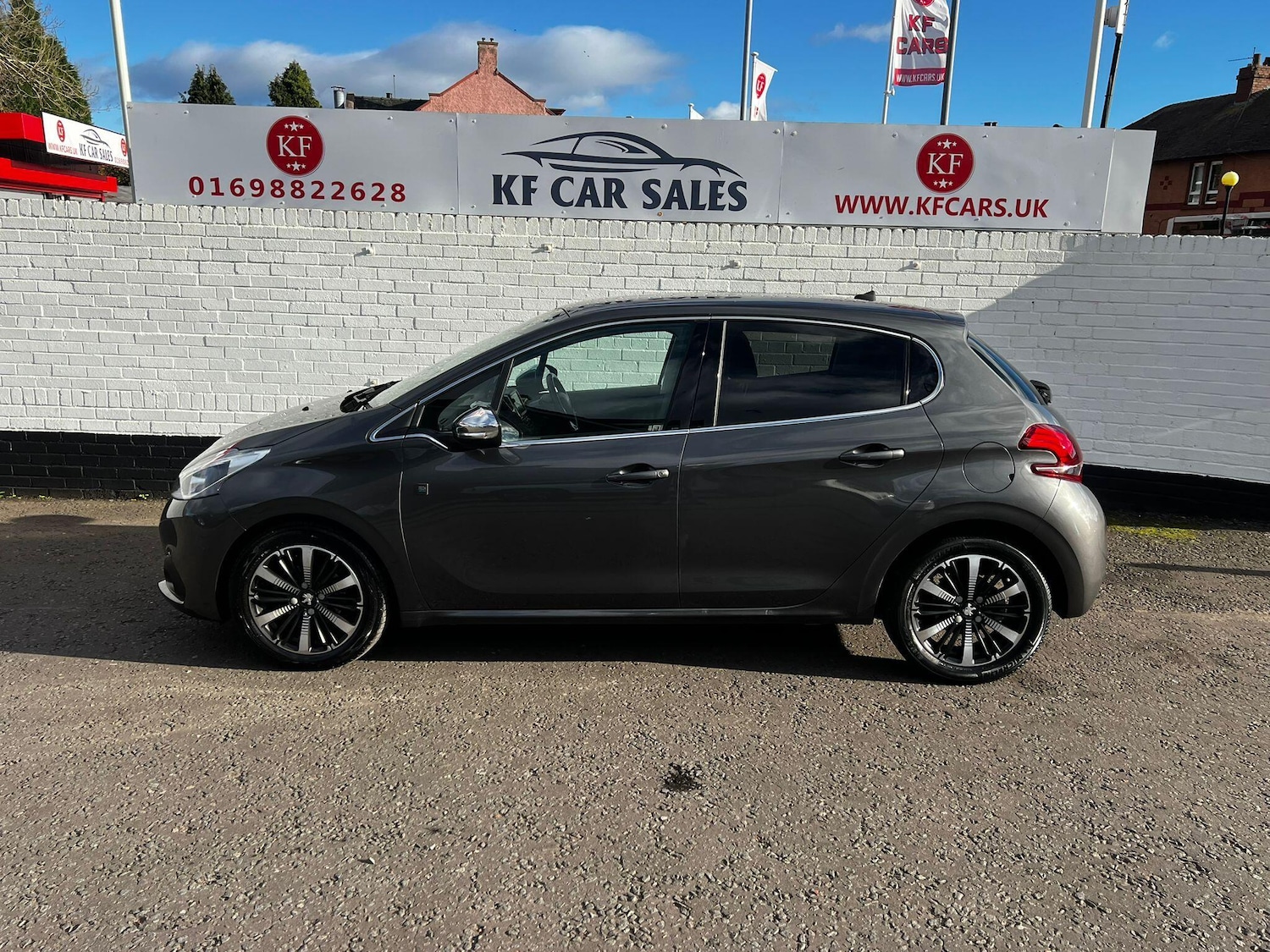 Used Peugeot 208 2019 for sale - 76997430: Photo 6