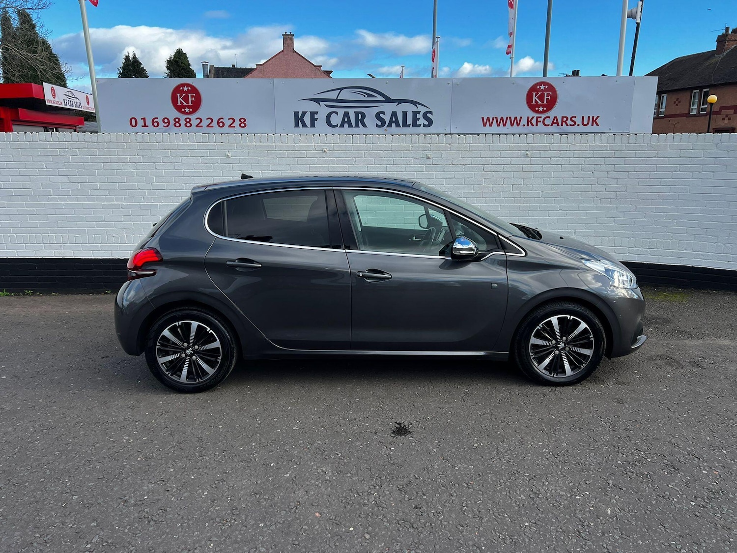 Used Peugeot 208 2019 for sale - 76997430: Photo 8