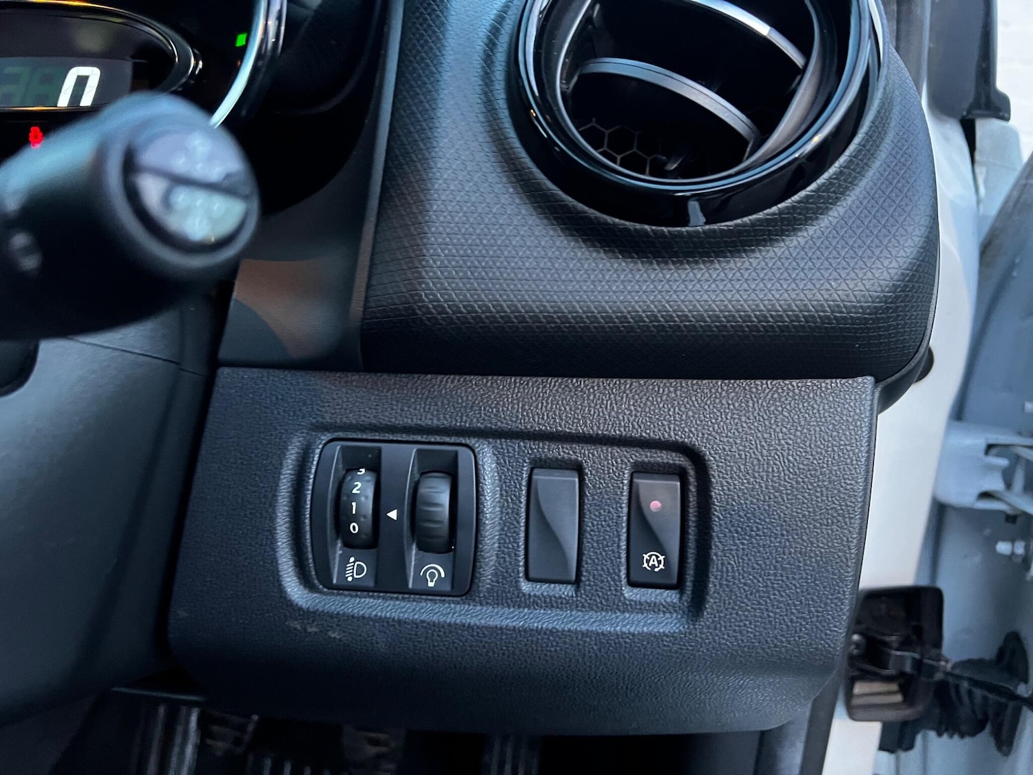 Used Renault Clio 2017 for sale - 76839655: Photo 12