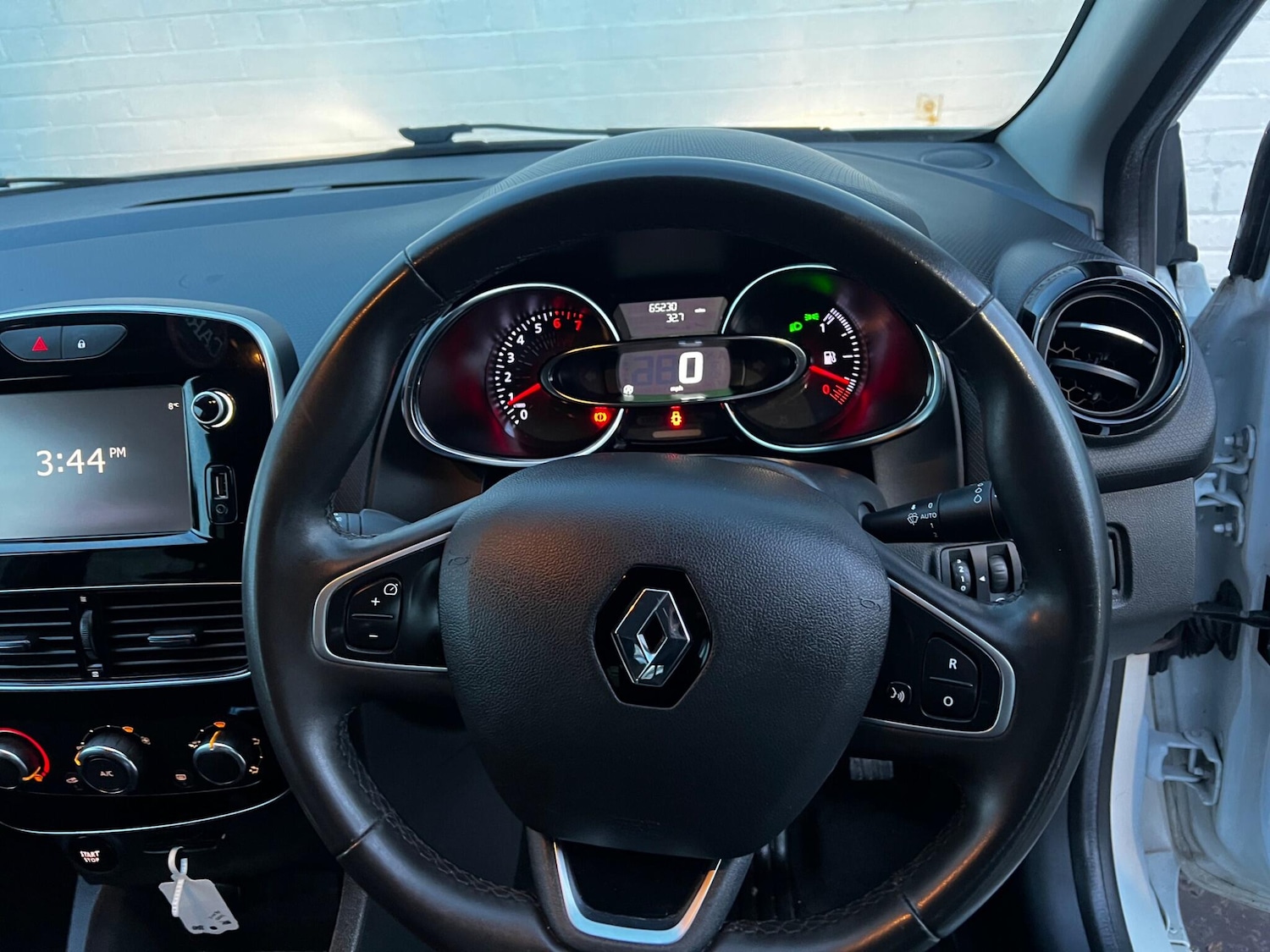 Used Renault Clio 2017 for sale - 76839655: Photo 13