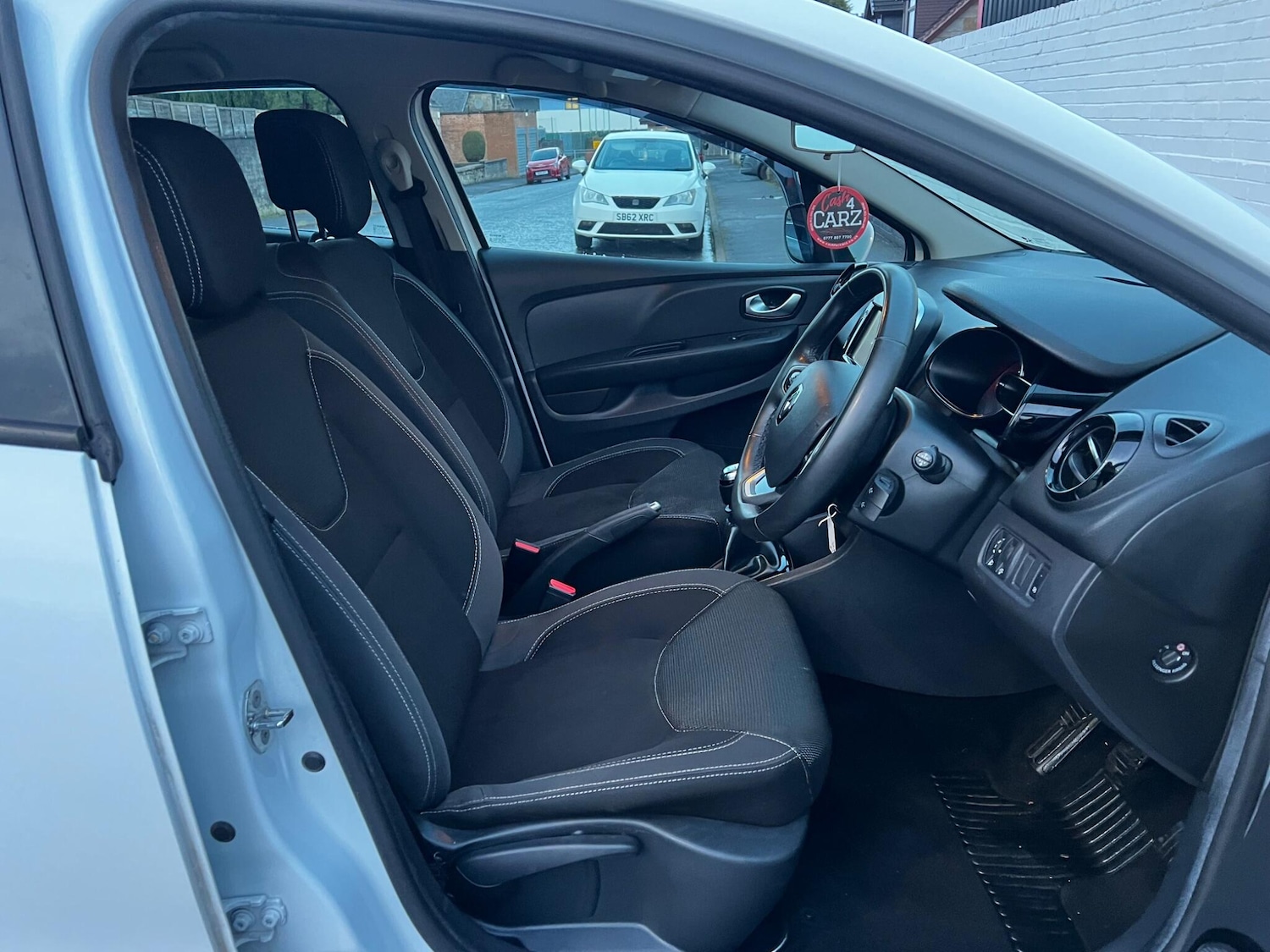 Used Renault Clio 2017 for sale - 76839655: Photo 7