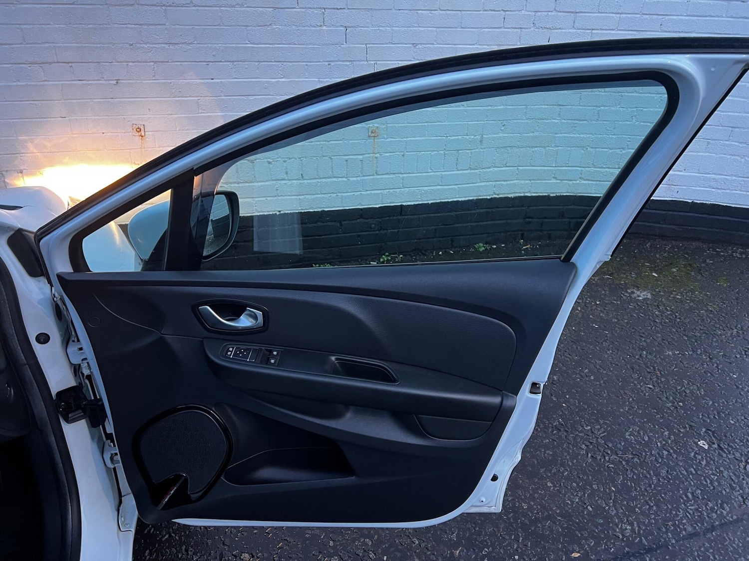 Used Renault Clio 2017 for sale - 76839655: Photo 8