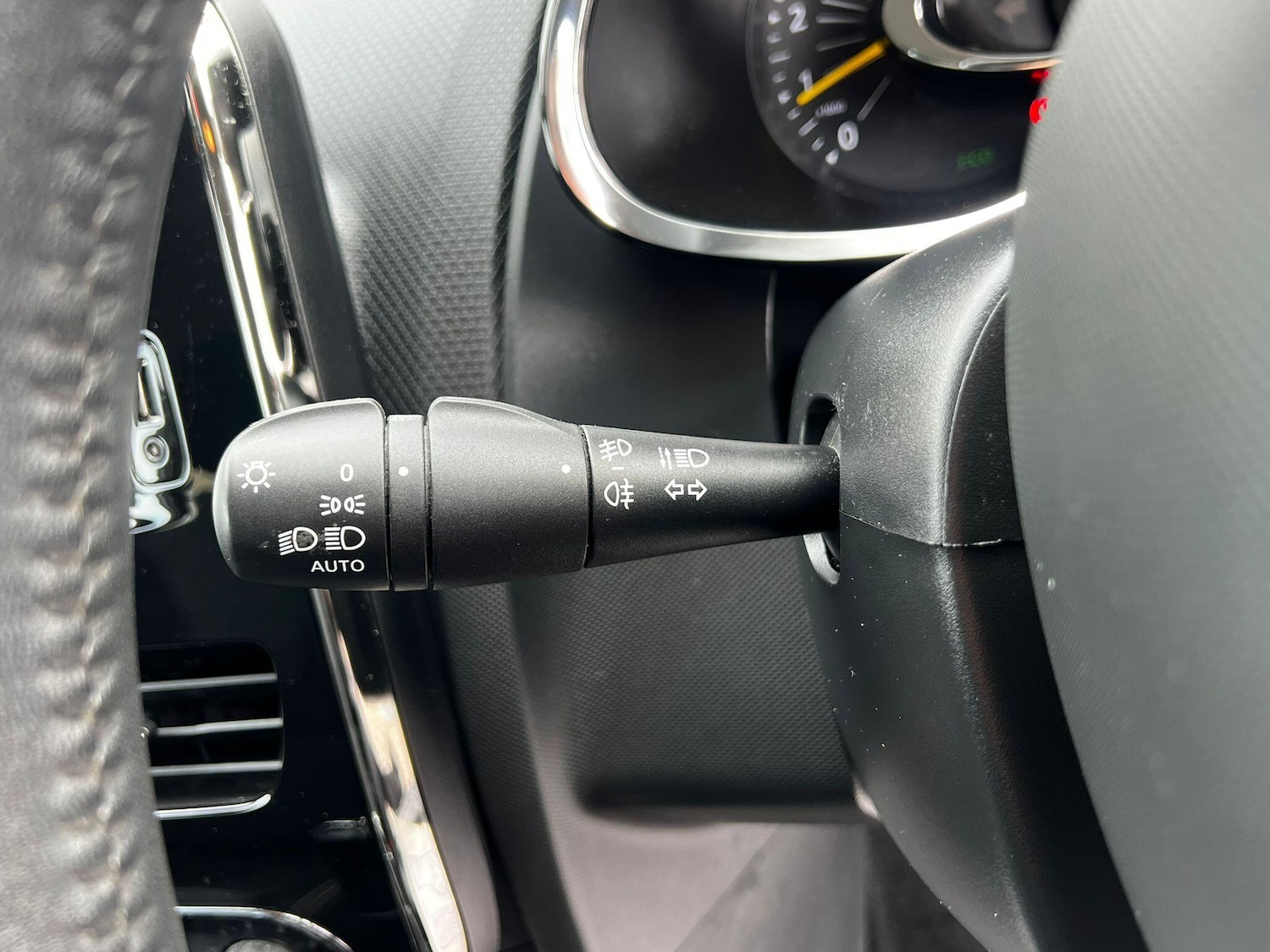 Used Renault Clio 2014 for sale - 75978181: Photo 16