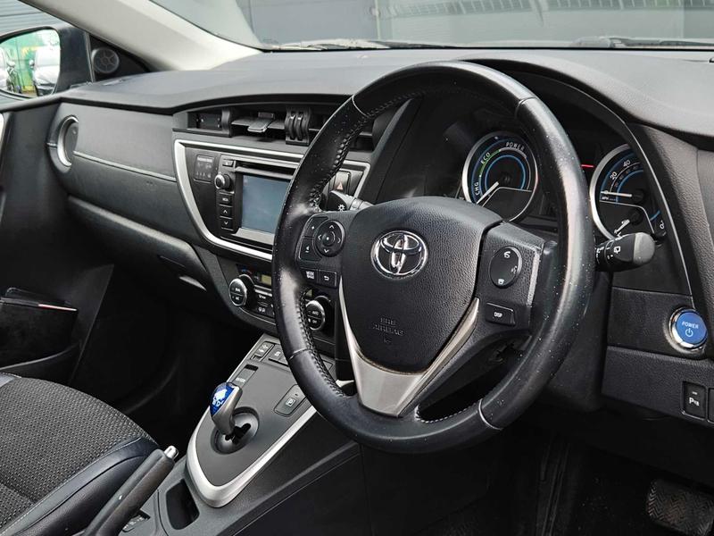 Used Toyota Auris 2014 for sale - 77840817: Photo 2