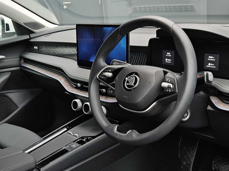 Used Skoda Superb 2025 for sale - 76882521: Photo 2