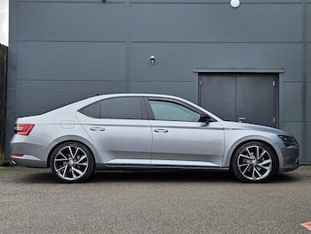 Used Skoda Superb 2020 for sale - 76410189: Photo