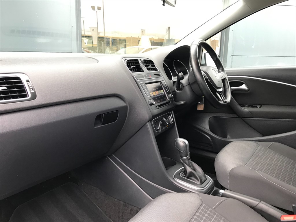 Used Volkswagen Polo 2015 for sale - 76322129: Photo 2