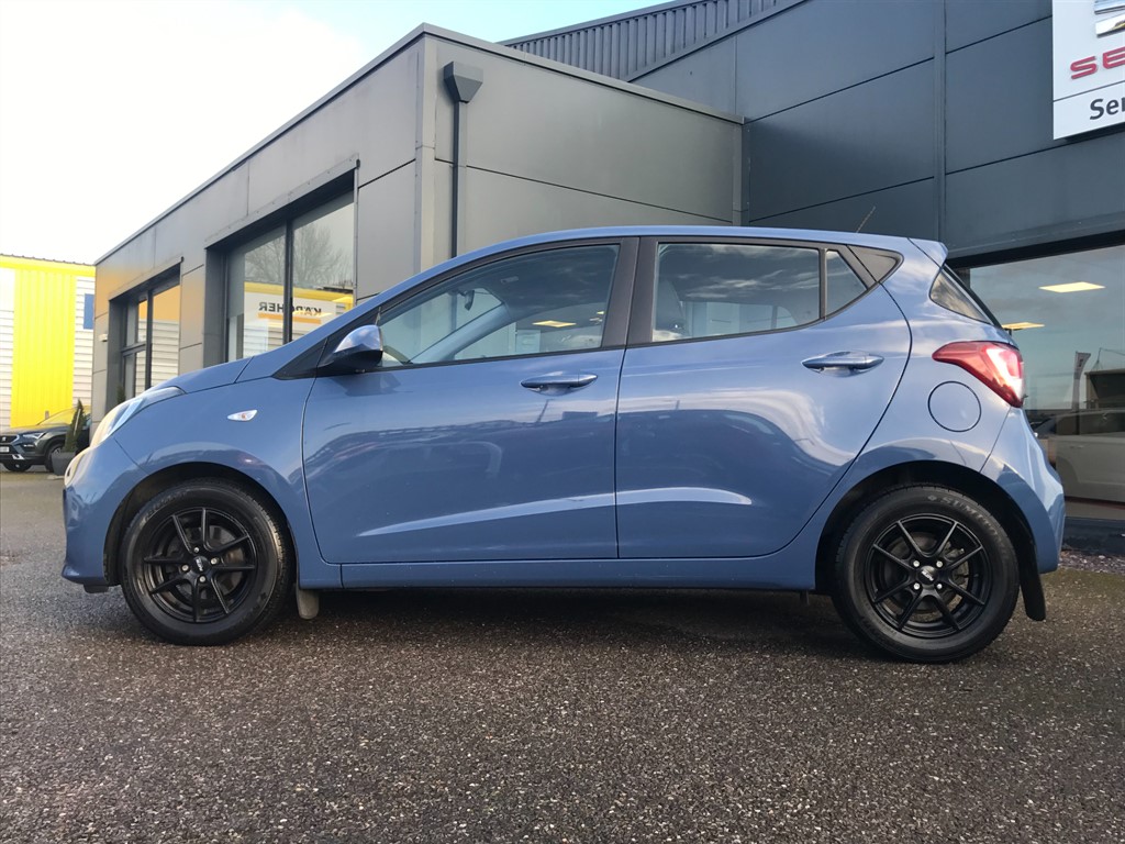 Used Hyundai i10 2017 for sale - 77127735: Photo 4