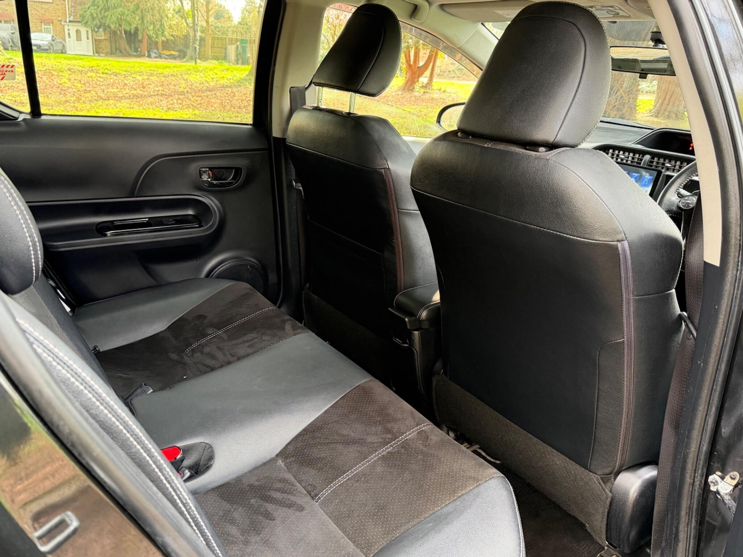 Used Toyota Aqua for sale - 77784715: Photo 14