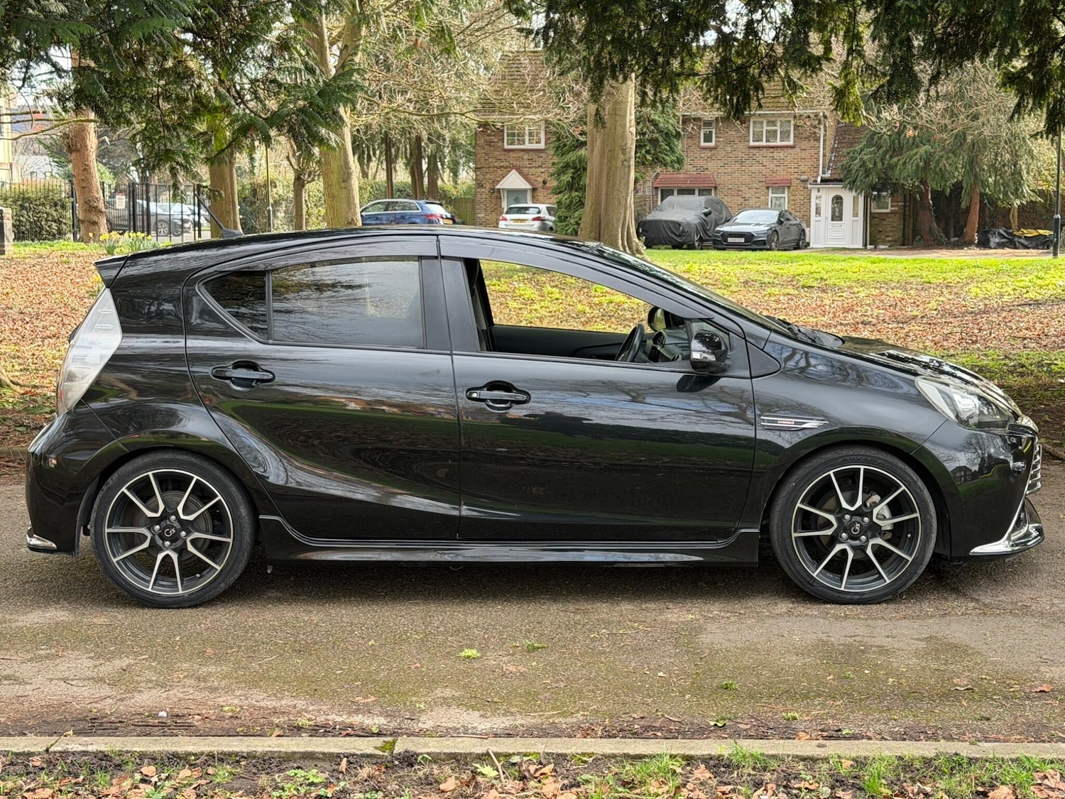 Used Toyota Aqua for sale - 77784715: Photo 9