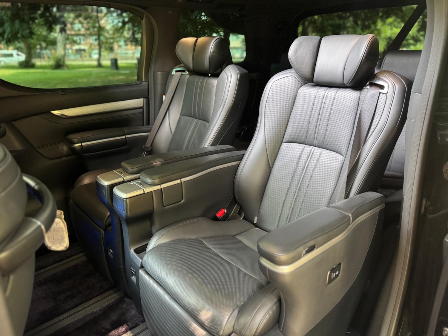 Used Toyota Alphard for sale - 76994389: Photo 54