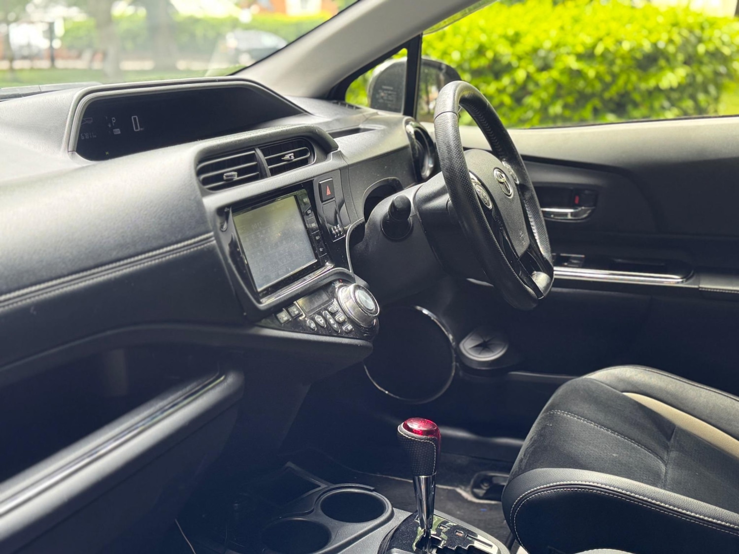 Used Toyota Aqua for sale - 76476684: Photo 10