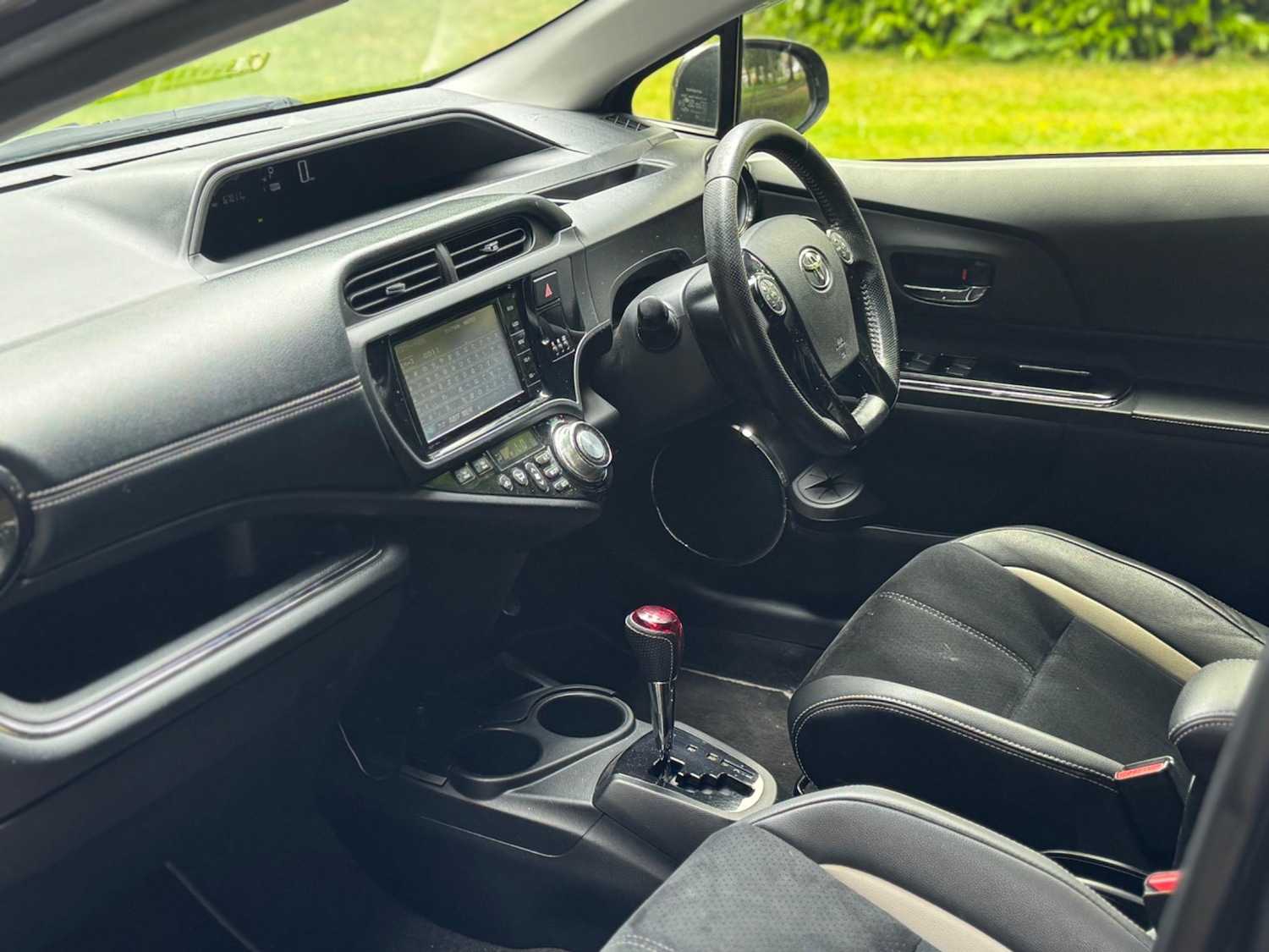 Used Toyota Aqua for sale - 76476684: Photo 12