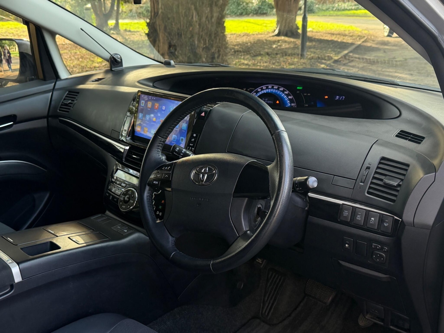 Used Toyota Estima 2025 for sale - 77456006: Photo 25