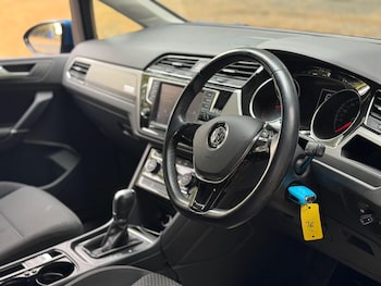 Used Volkswagen Touran 2015 for sale - 79609545: Photo