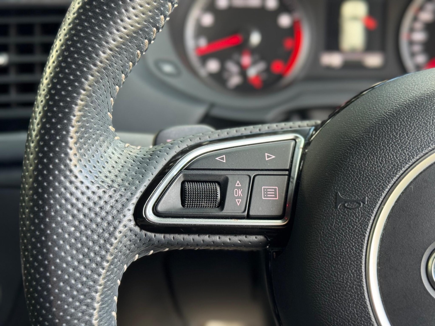 Used Audi Q3 for sale - 76701252: Photo 25