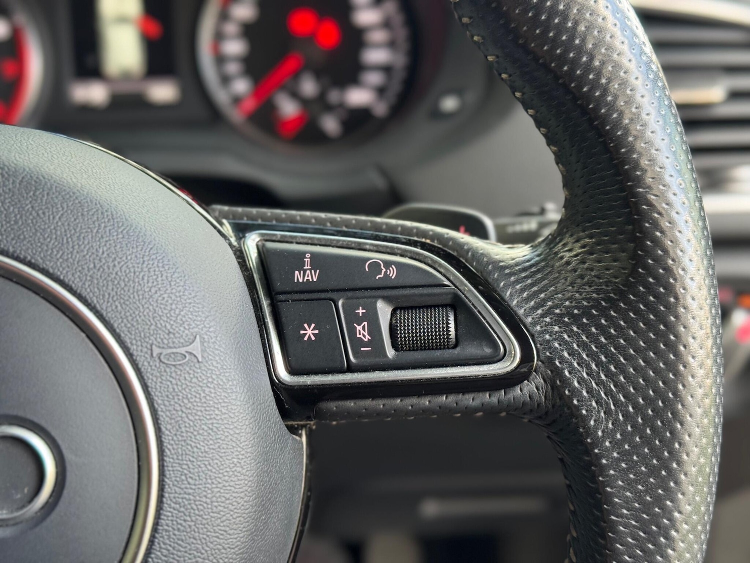 Used Audi Q3 for sale - 76701252: Photo 29