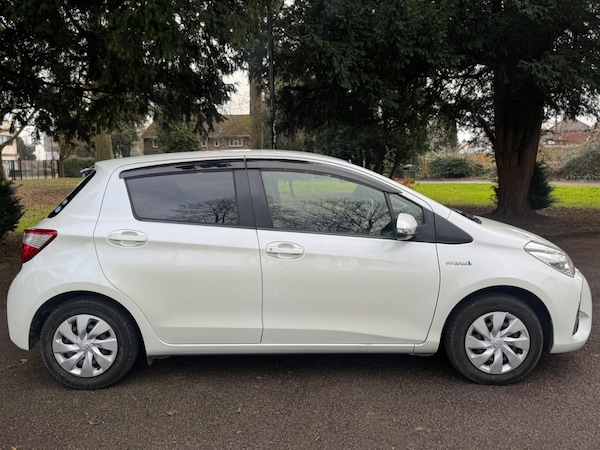 Used Toyota Vitz 2025 for sale - 76270142: Photo 10