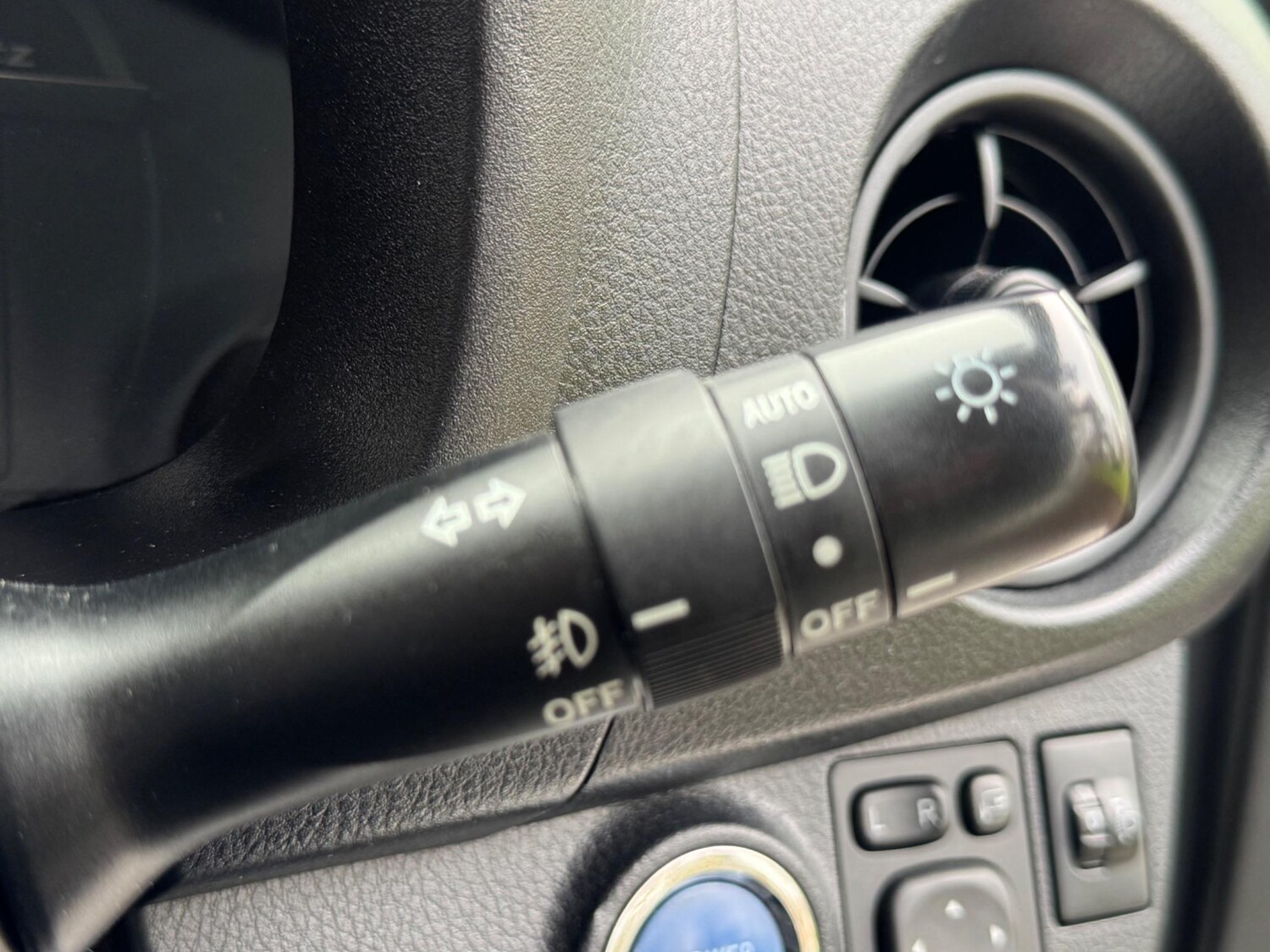 Used Toyota Vitz 2025 for sale - 76270142: Photo 17