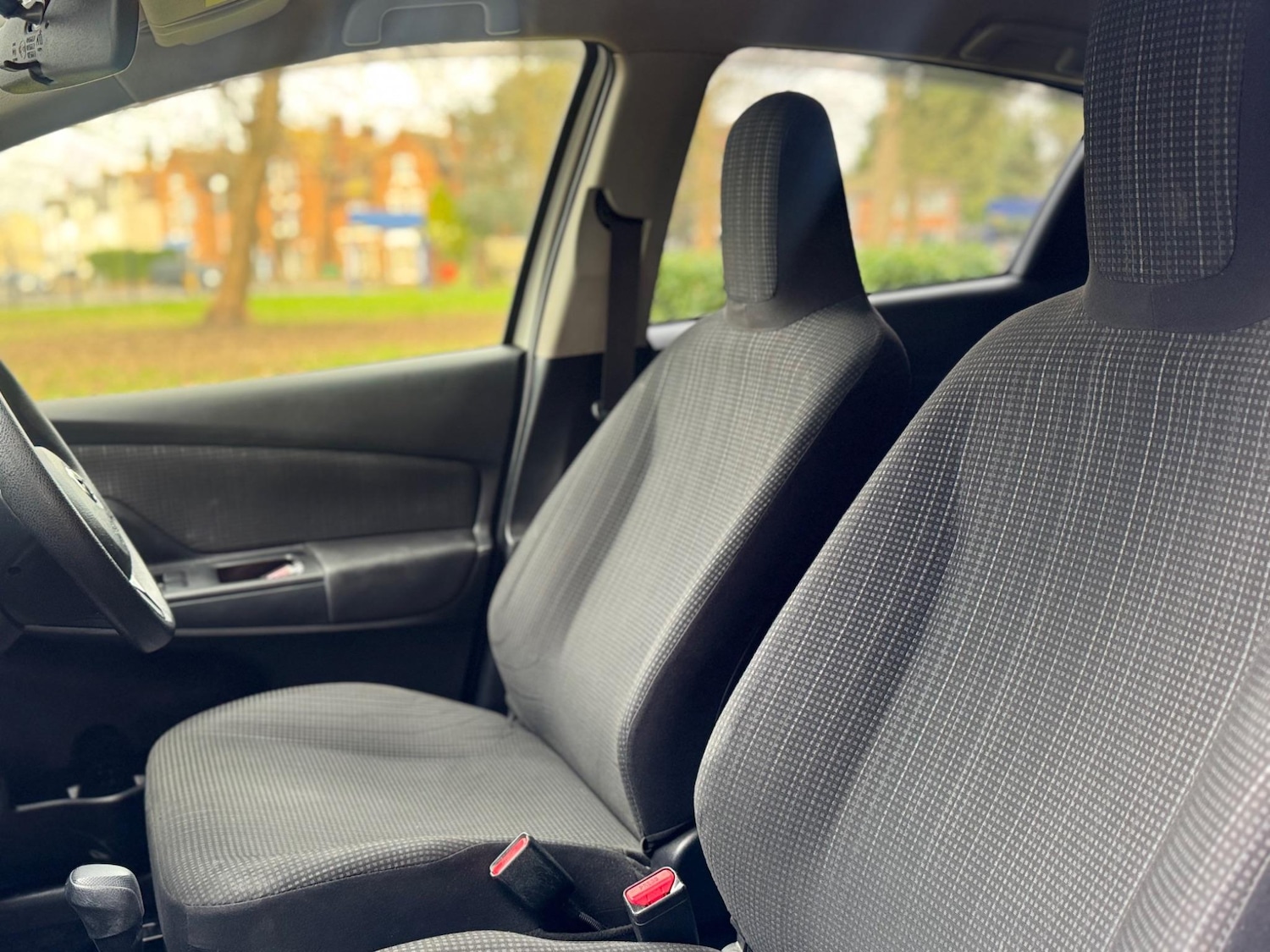 Used Toyota Vitz 2025 for sale - 76270142: Photo 27