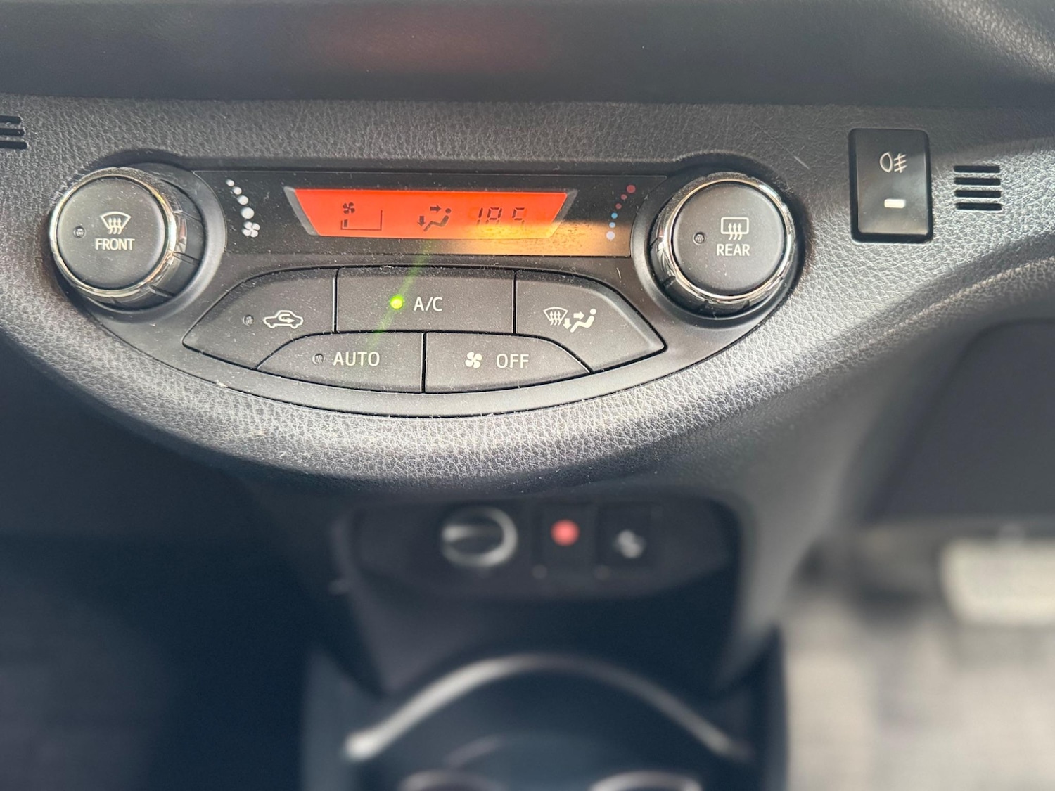 Used Toyota Vitz 2025 for sale - 76270142: Photo 31