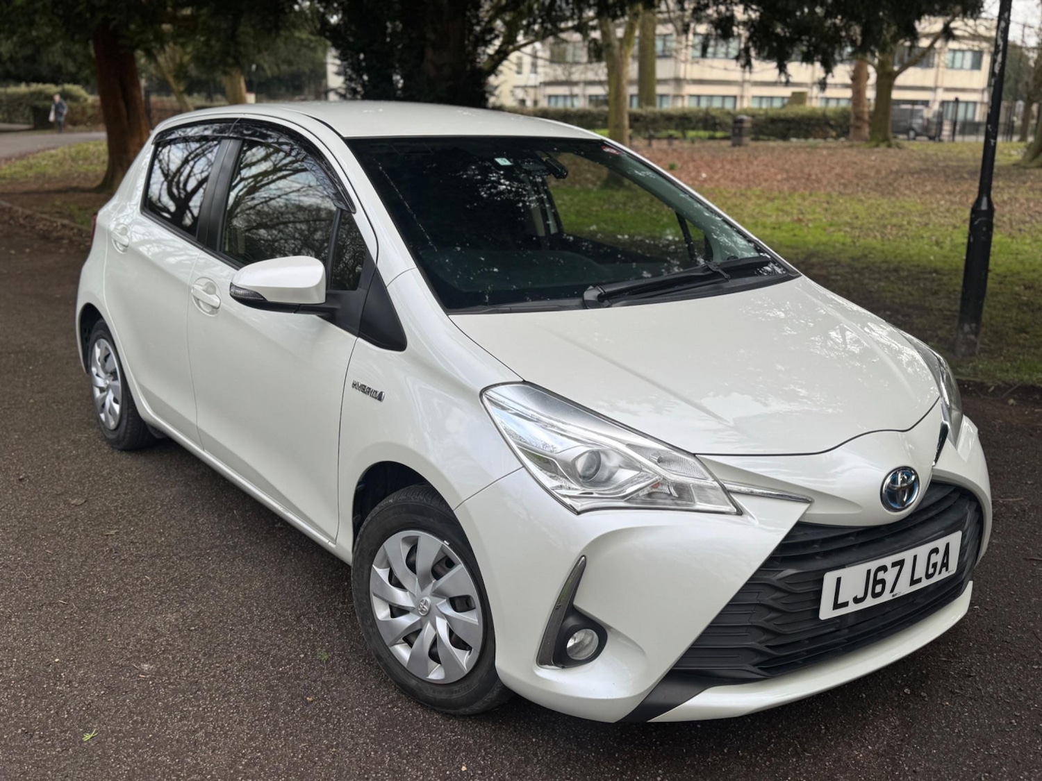 Used Toyota Vitz 2025 for sale - 76270142: Photo 4