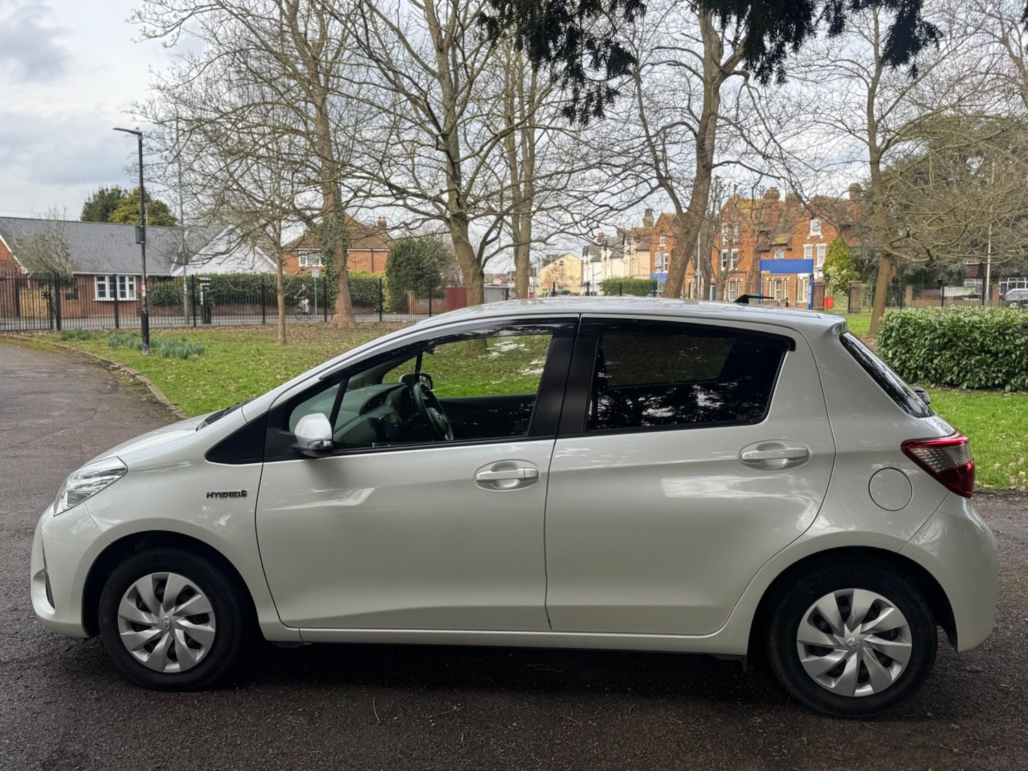 Used Toyota Vitz 2025 for sale - 76270142: Photo 8