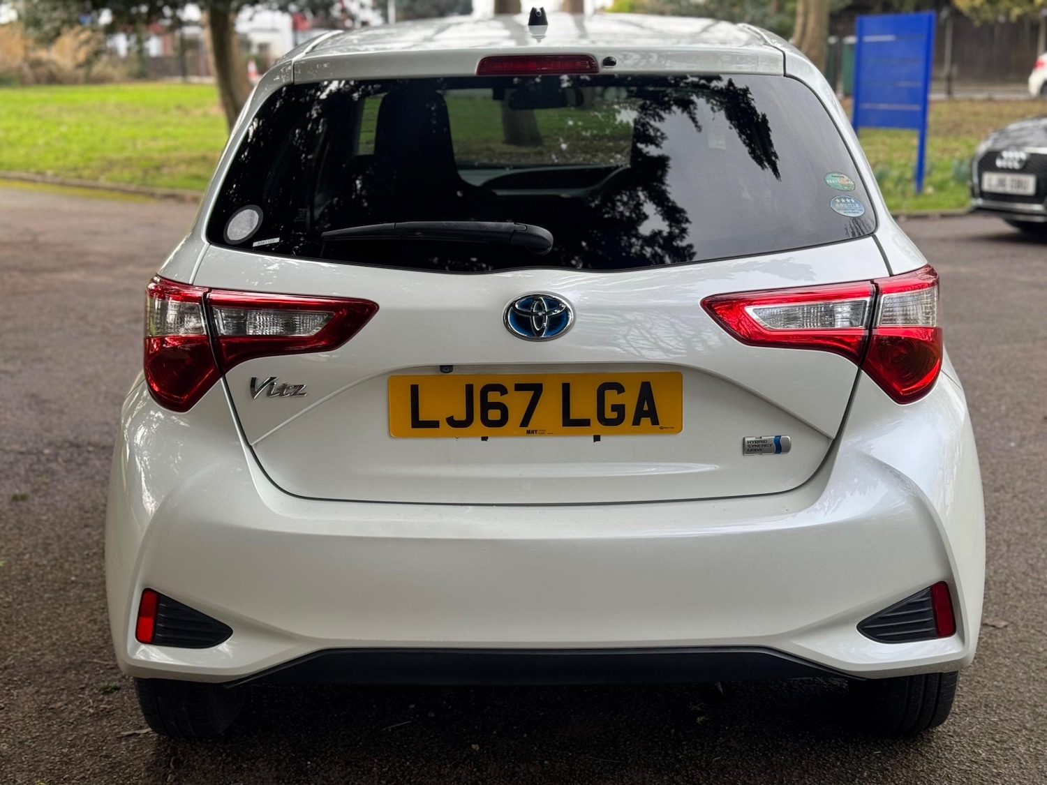 Used Toyota Vitz 2025 for sale - 76270142: Photo 9