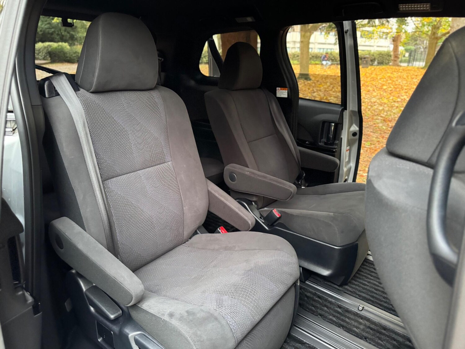 Used Toyota Estima for sale - 76550824: Photo 13